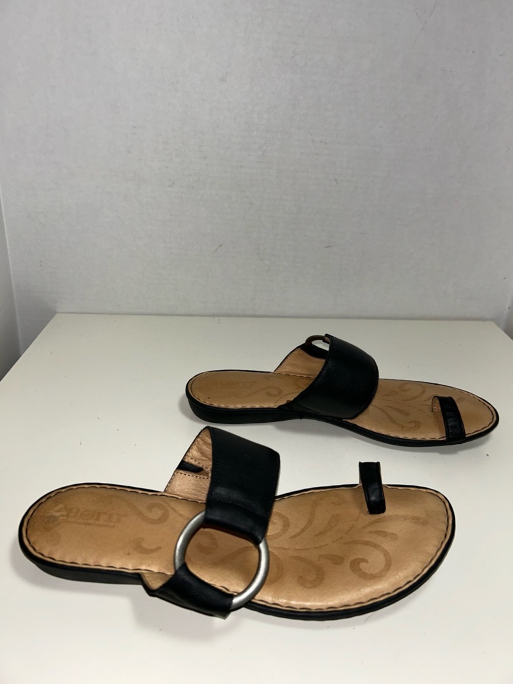 Born Sigge Black Leather Toe Loop Slide Sandal